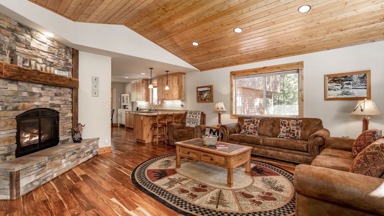 Photo of Bedroom in West Yellowstone