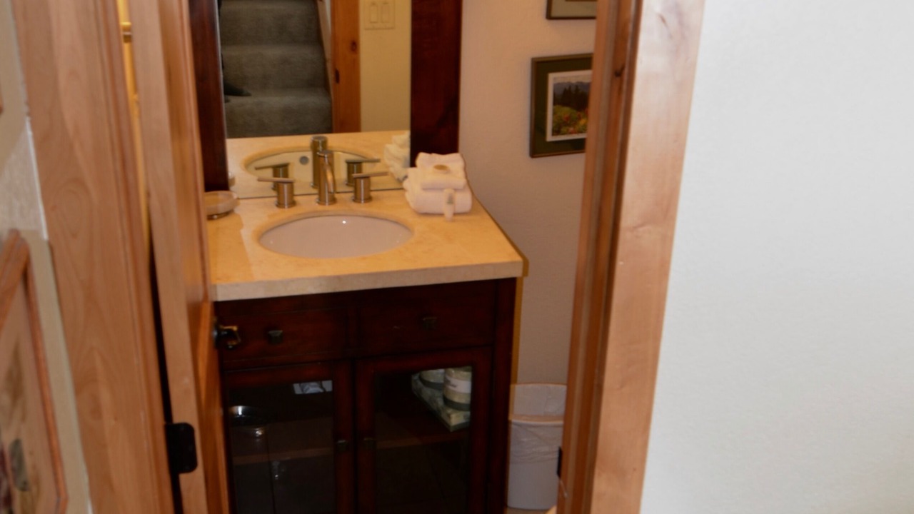 Photo of Bathroom in Peak 9