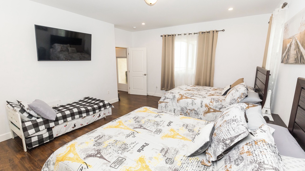 Photo of Bedroom in North Hills West