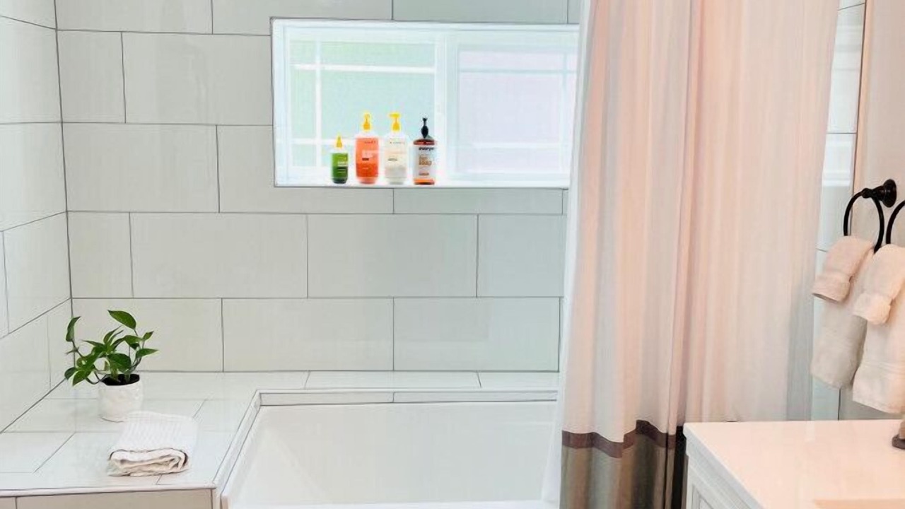 Photo of Bathroom in Fox Hollow