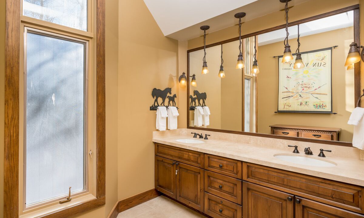 Photo of Bathroom in Elkhorn Village