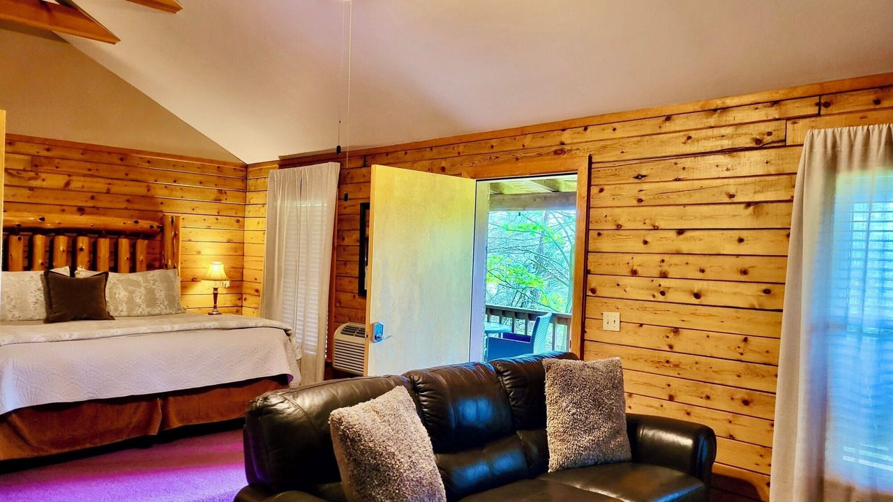 Photo of Bedroom in Eureka Springs