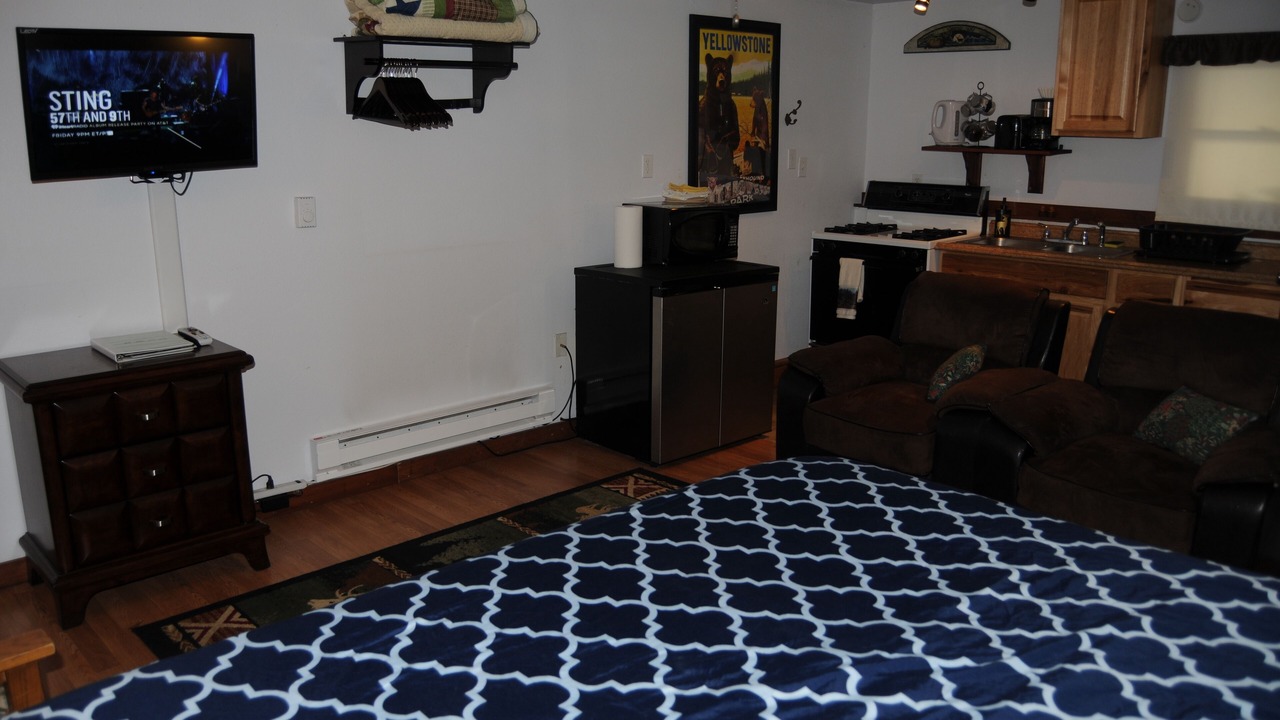 Photo of Bedroom in West Yellowstone
