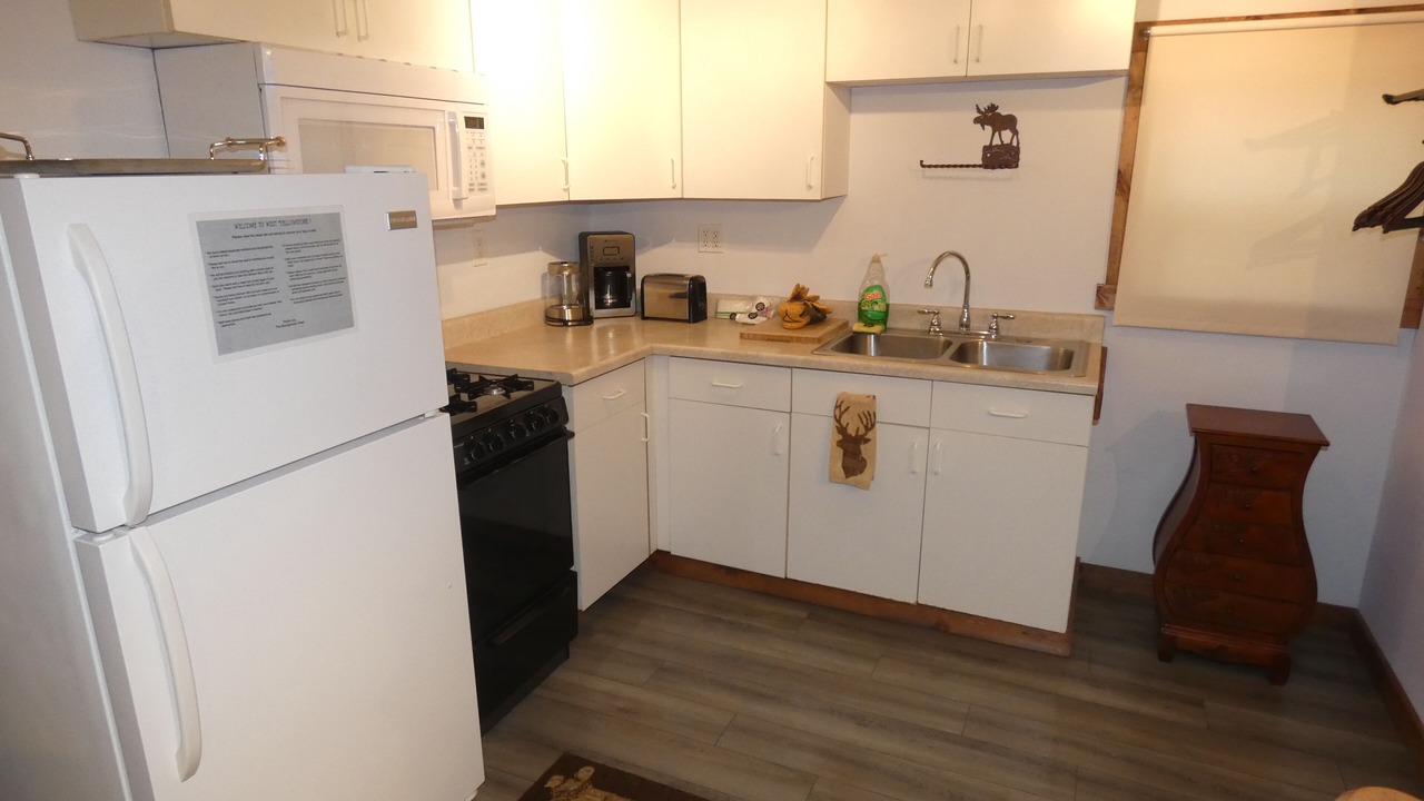 Photo of Kitchen in West Yellowstone
