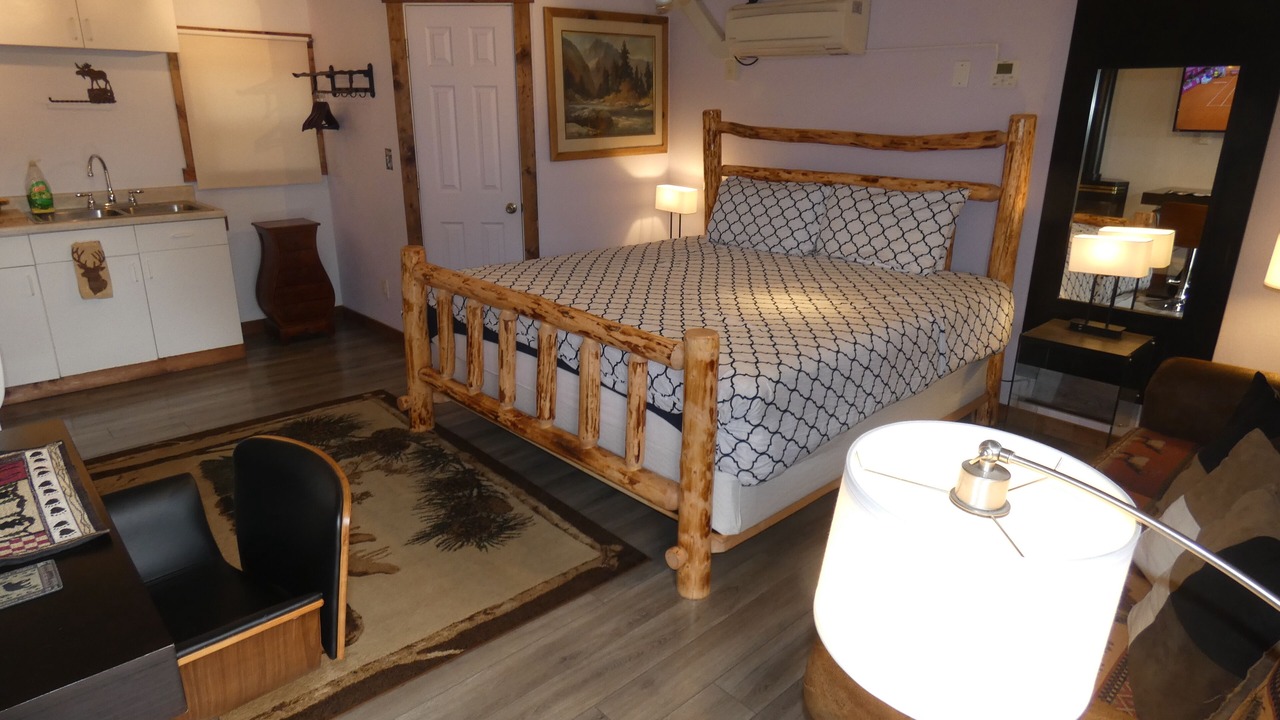 Photo of Bedroom in West Yellowstone