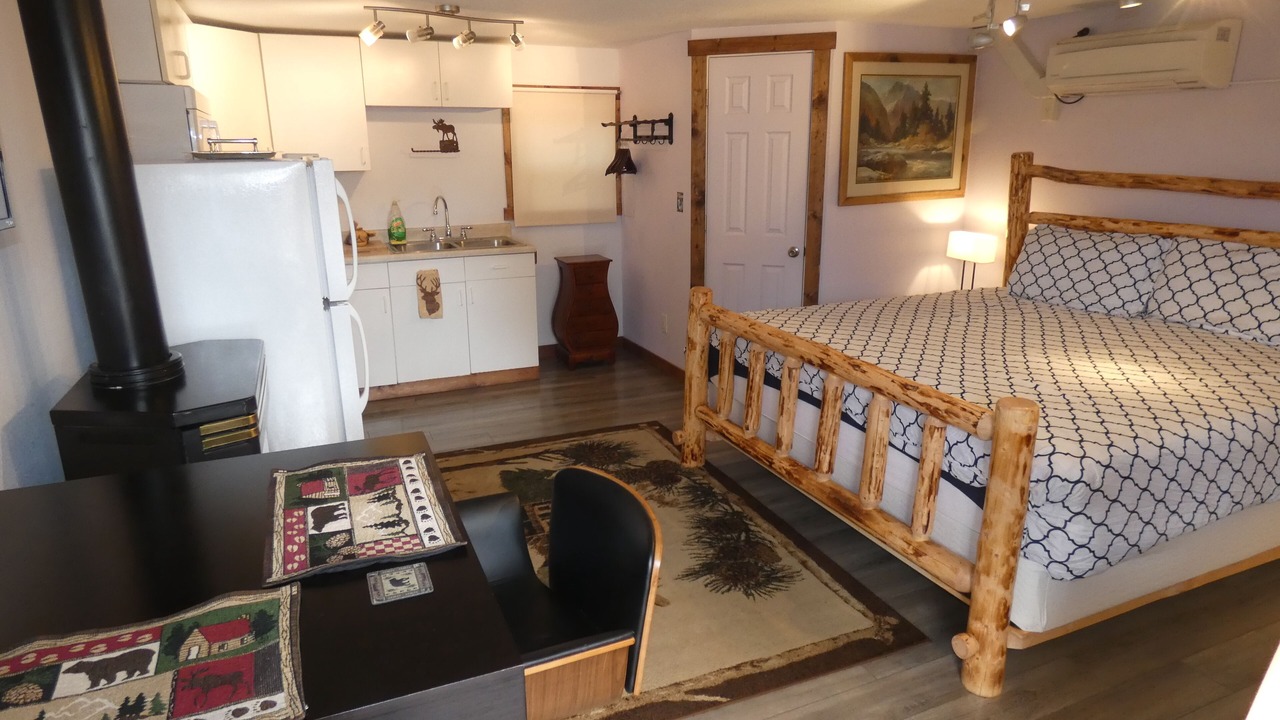 Photo of Bedroom in West Yellowstone