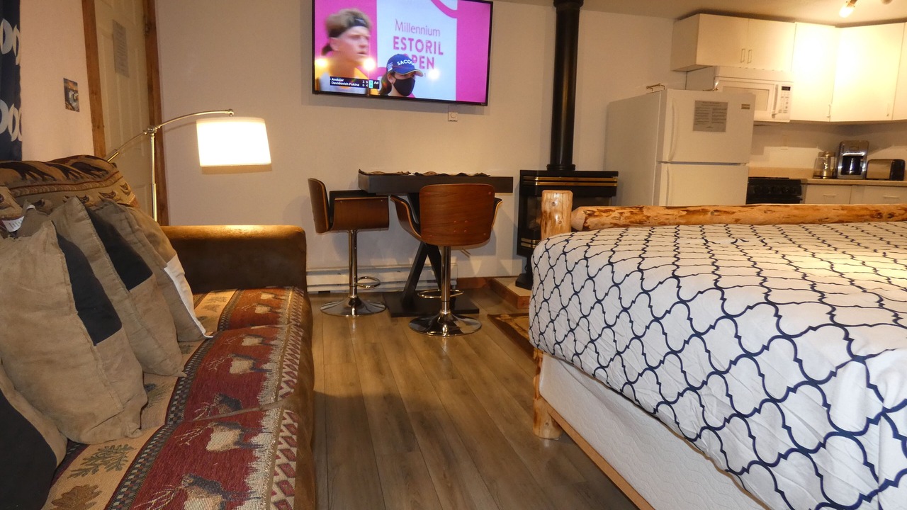 Photo of Bedroom in West Yellowstone