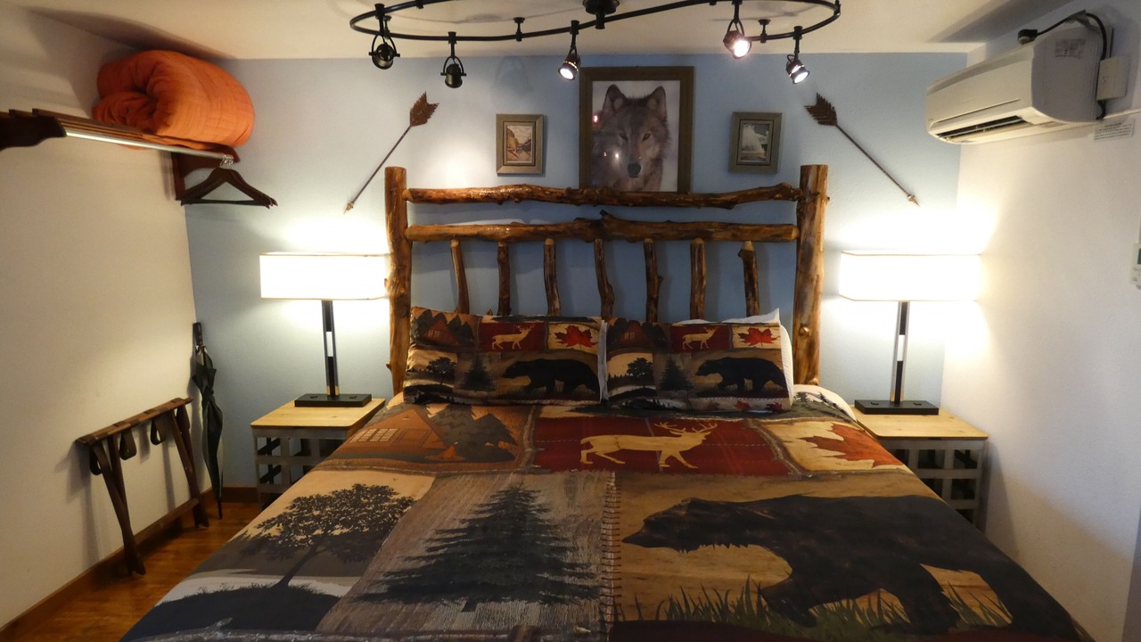 Photo of Bedroom in West Yellowstone