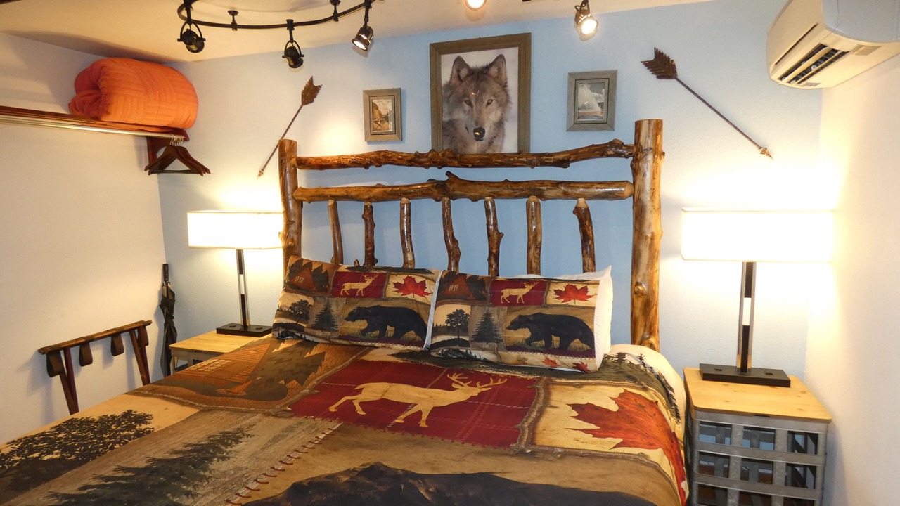 Photo of Bedroom in West Yellowstone