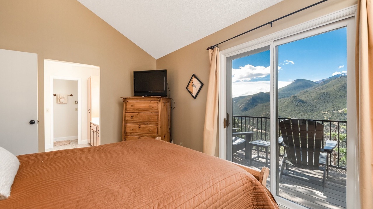 Photo of Bedroom in Windcliff Estates