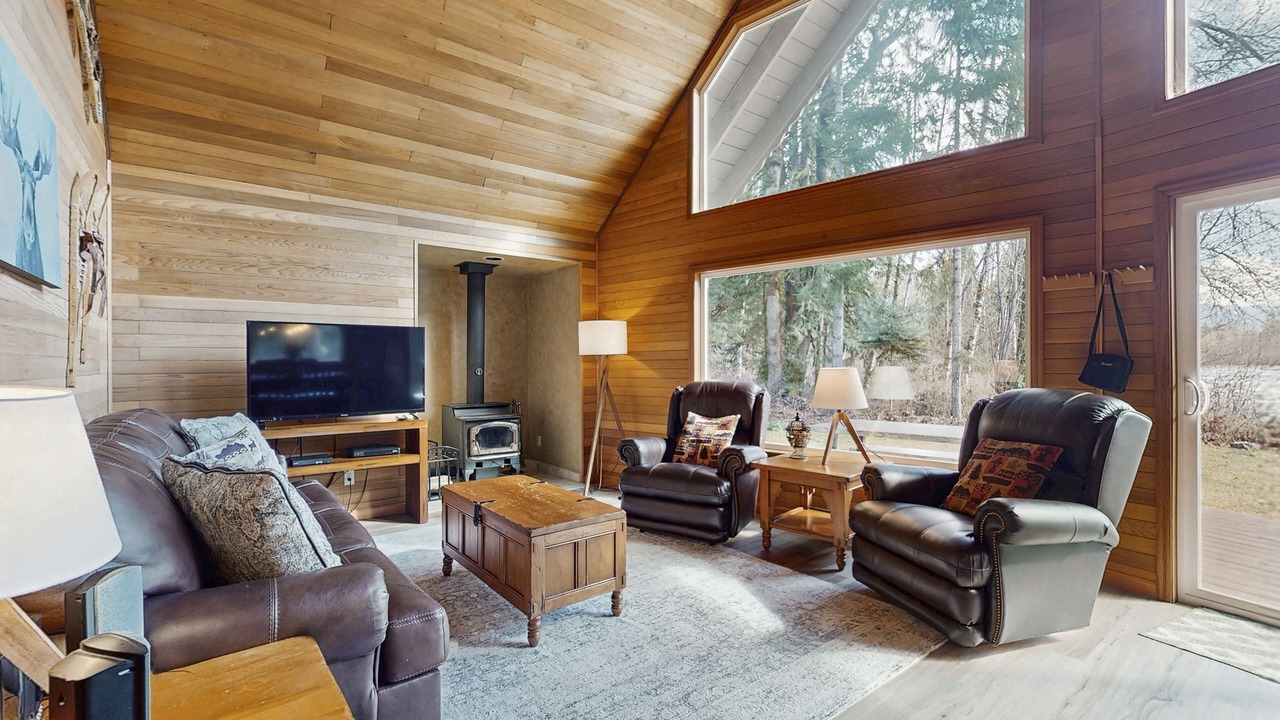 Photo of Livingroom in Gold Bar