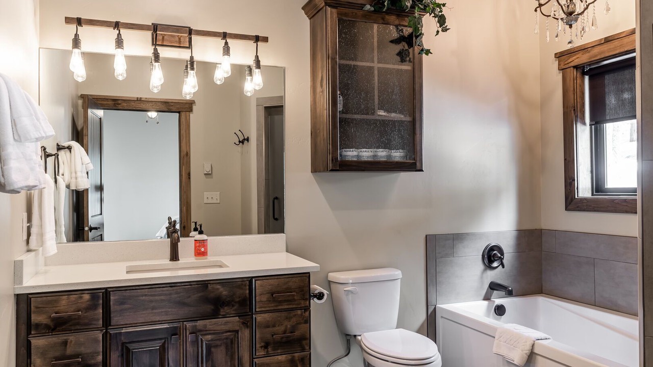 Photo of Bathroom in Island Park