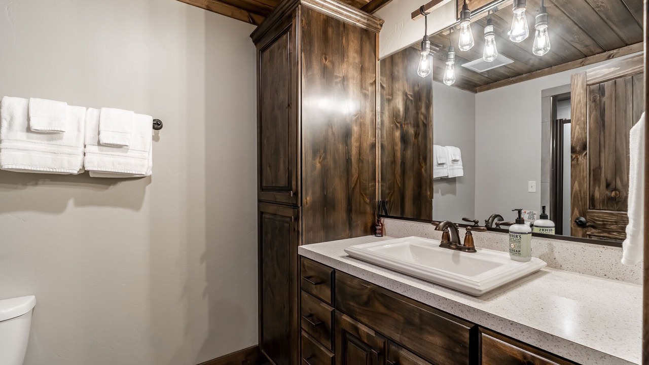 Photo of Bathroom in Island Park