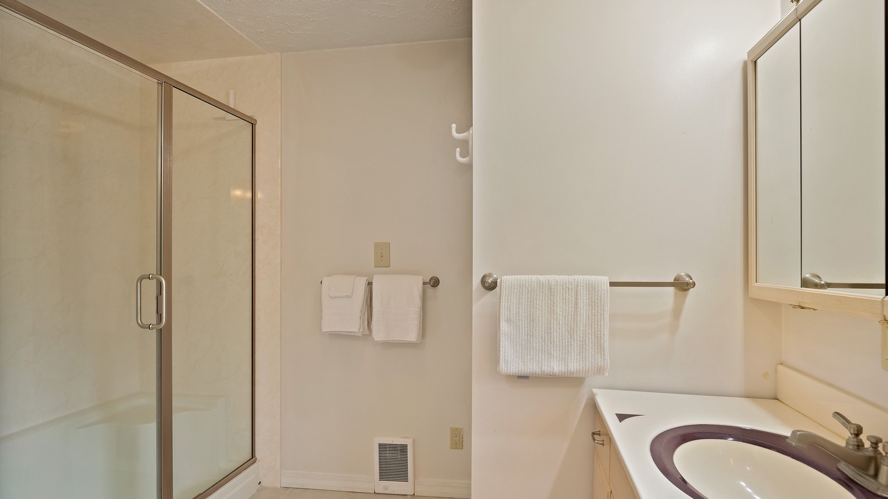Photo of Bathroom in Island Park