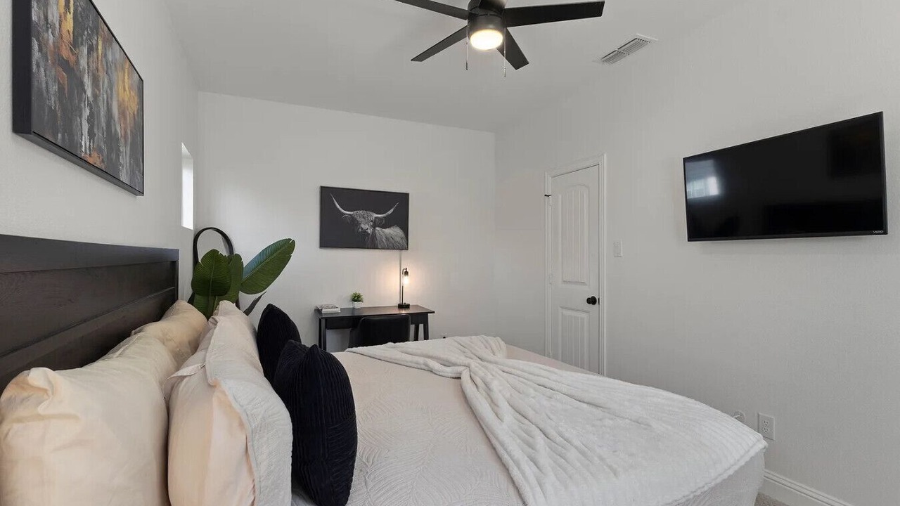 Photo of Bedroom in West Dallas