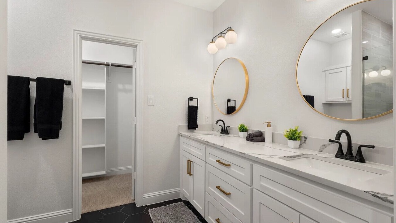 Photo of Bathroom in West Dallas