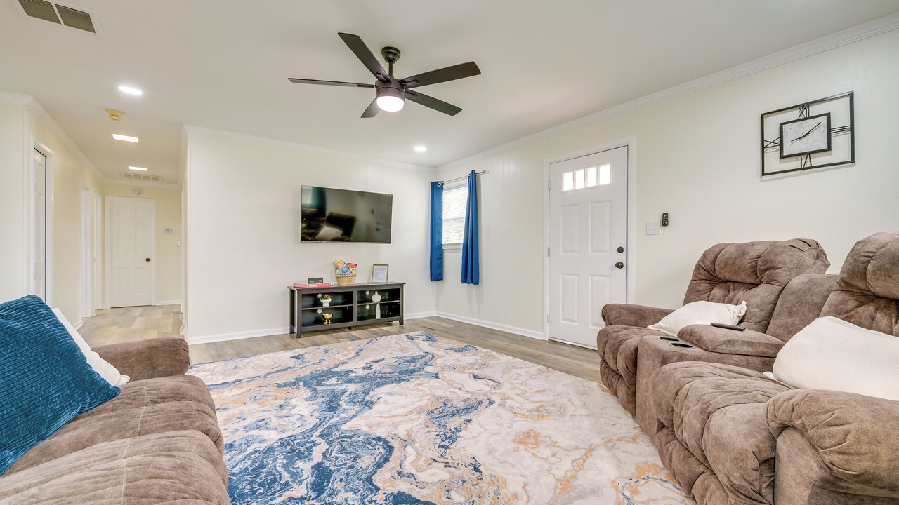 Photo of Livingroom in Grover