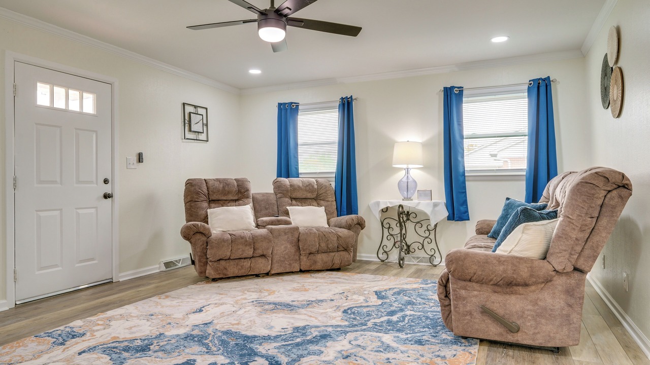 Photo of Livingroom in Grover