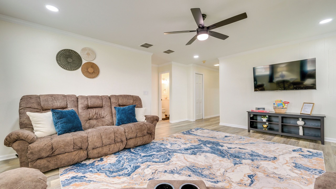 Photo of Livingroom in Grover
