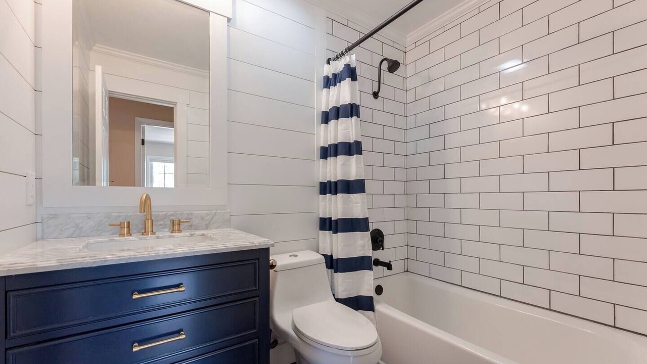 Photo of Bathroom in Green Meadow