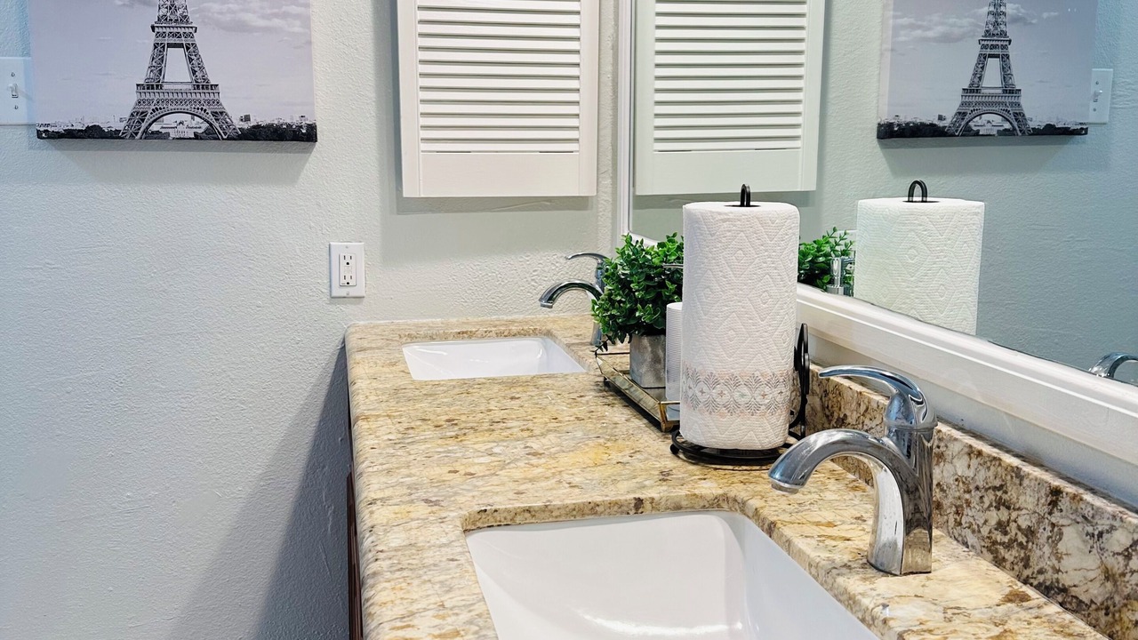 Photo of Bathroom in George Bush Park/Eldridge