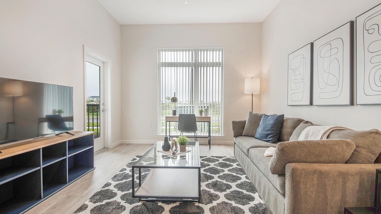 Photo of Livingroom in Florida Center