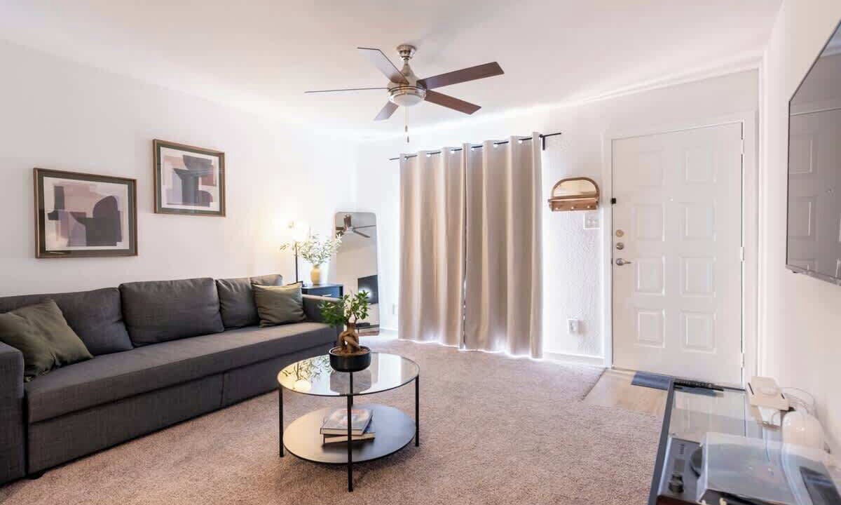 Photo of Livingroom in South Lamar
