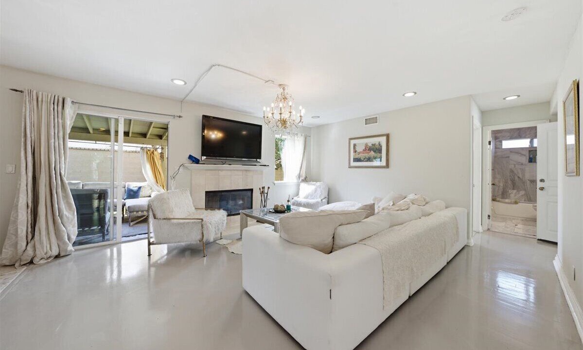 Photo of Livingroom in Lomita