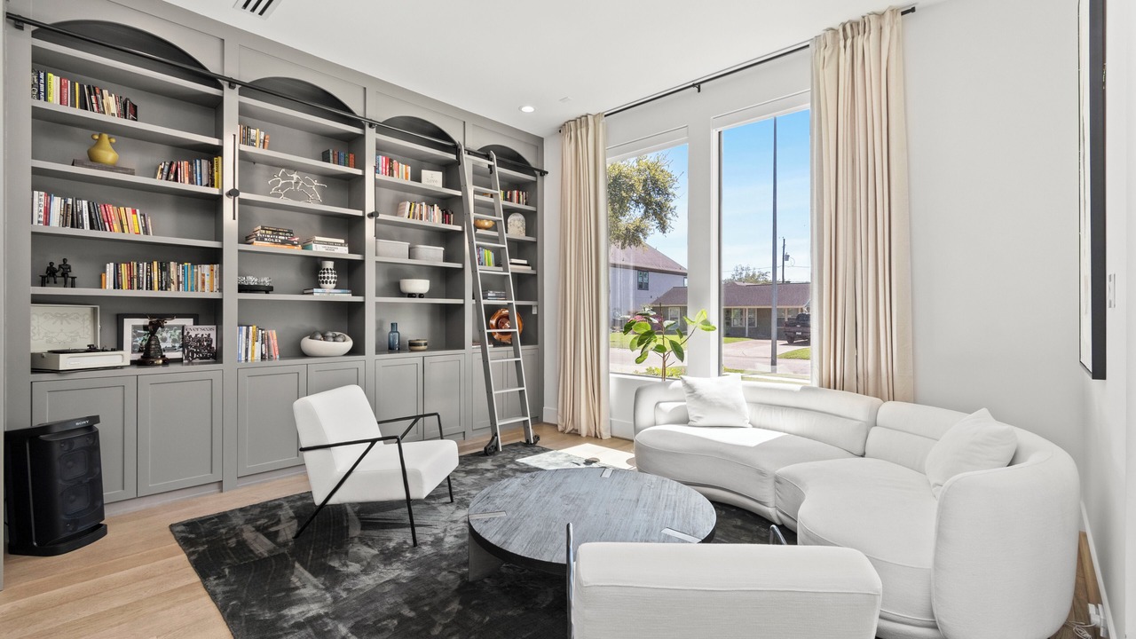 Photo of Livingroom in Garden Oaks