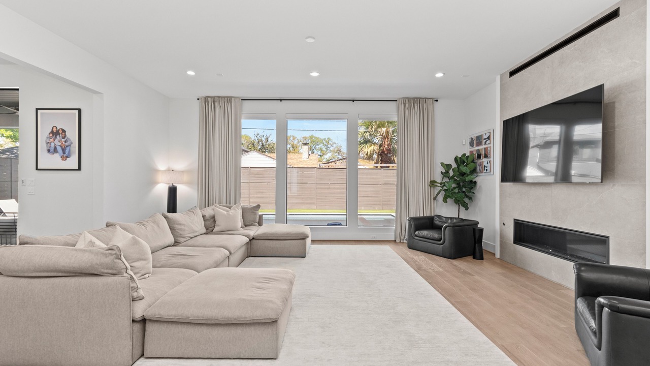 Photo of Livingroom in Garden Oaks