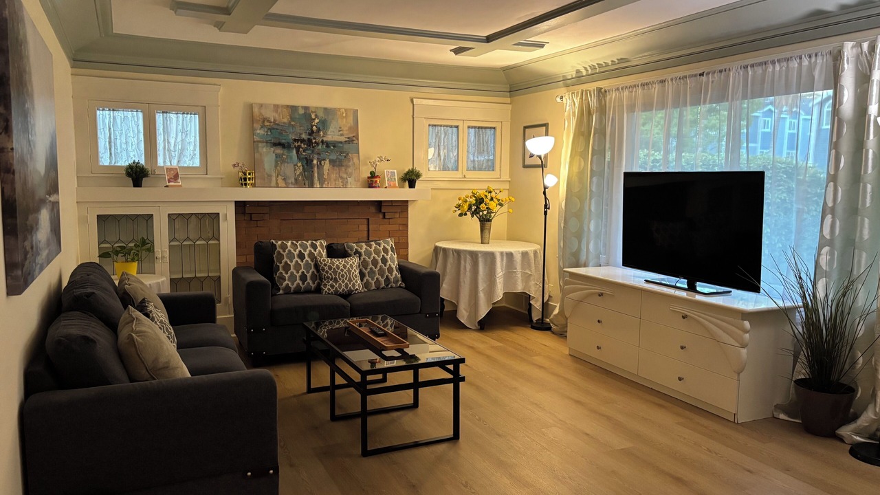 Photo of Livingroom in Mid Central
