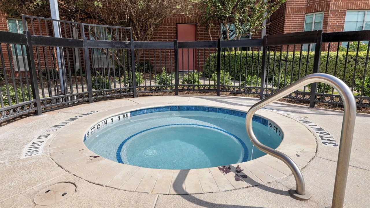 Photo of Outdoor in FM 1960