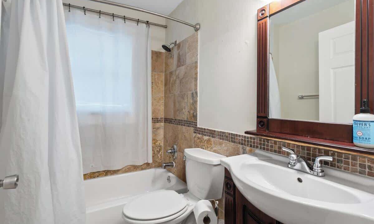 Photo of Bathroom in Commonwealth Park