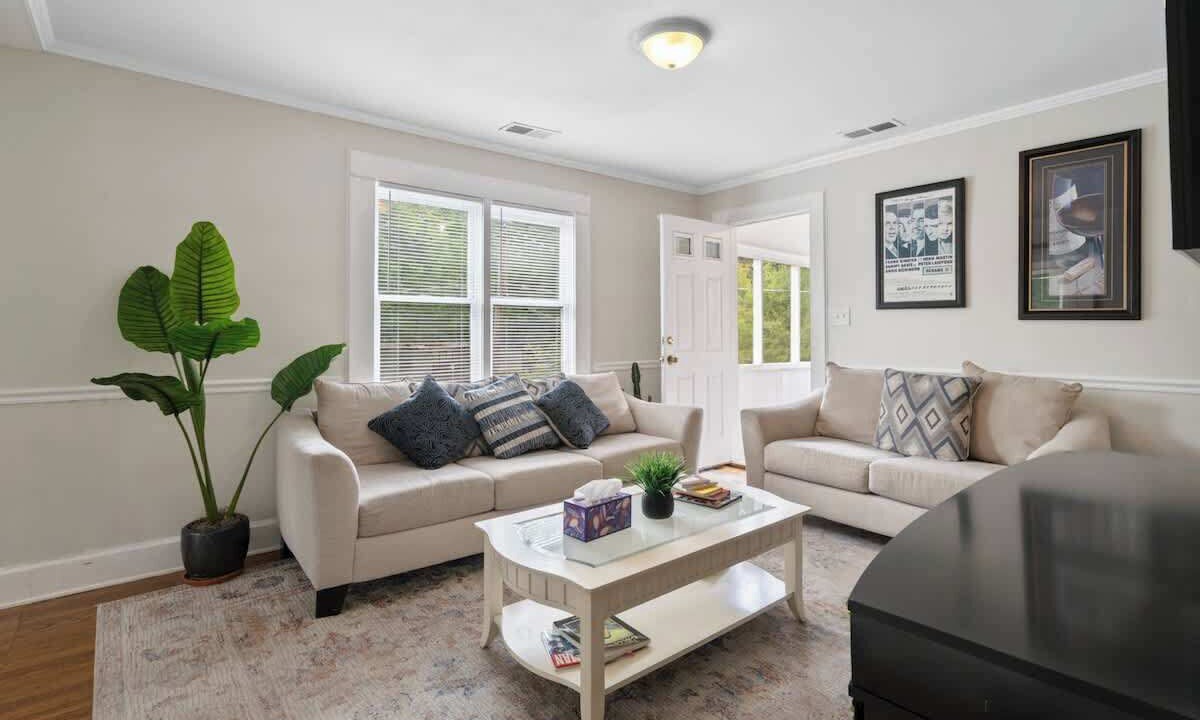 Photo of Livingroom in Commonwealth Park
