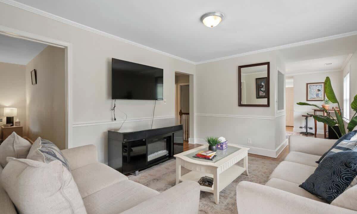 Photo of Livingroom in Commonwealth Park