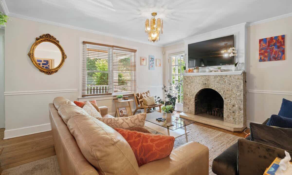 Photo of Livingroom in Commonwealth Park
