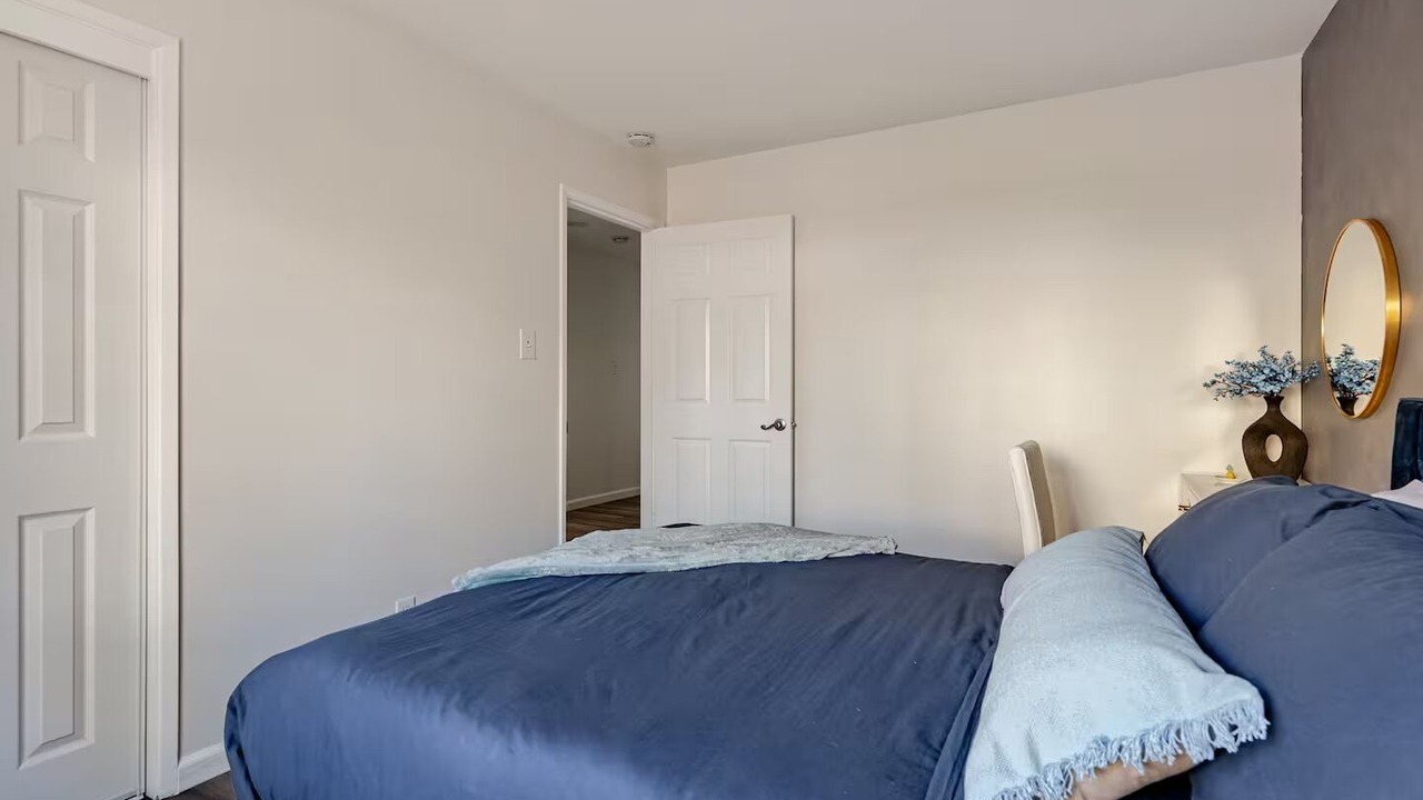 Photo of Bedroom in Central District