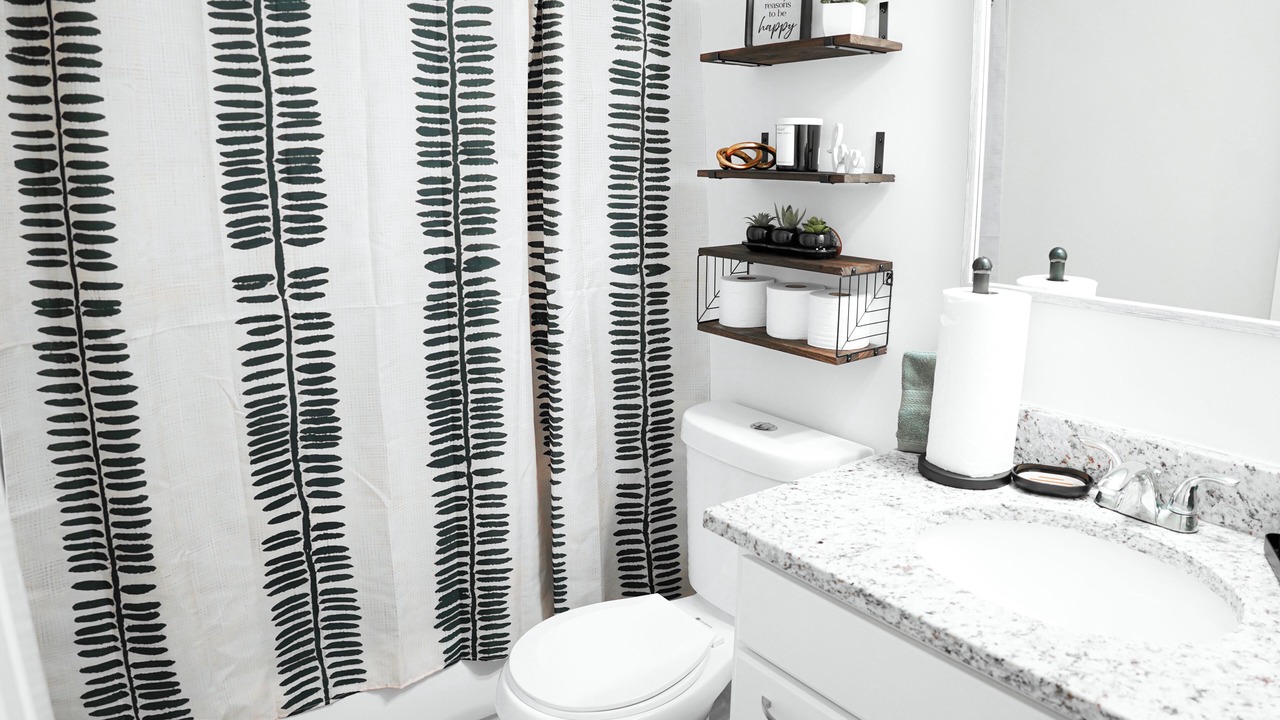 Photo of Bathroom in Huntcliff