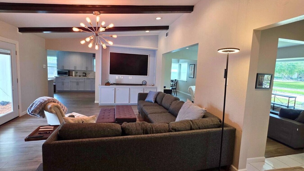 Photo of Livingroom in Nassau Bay
