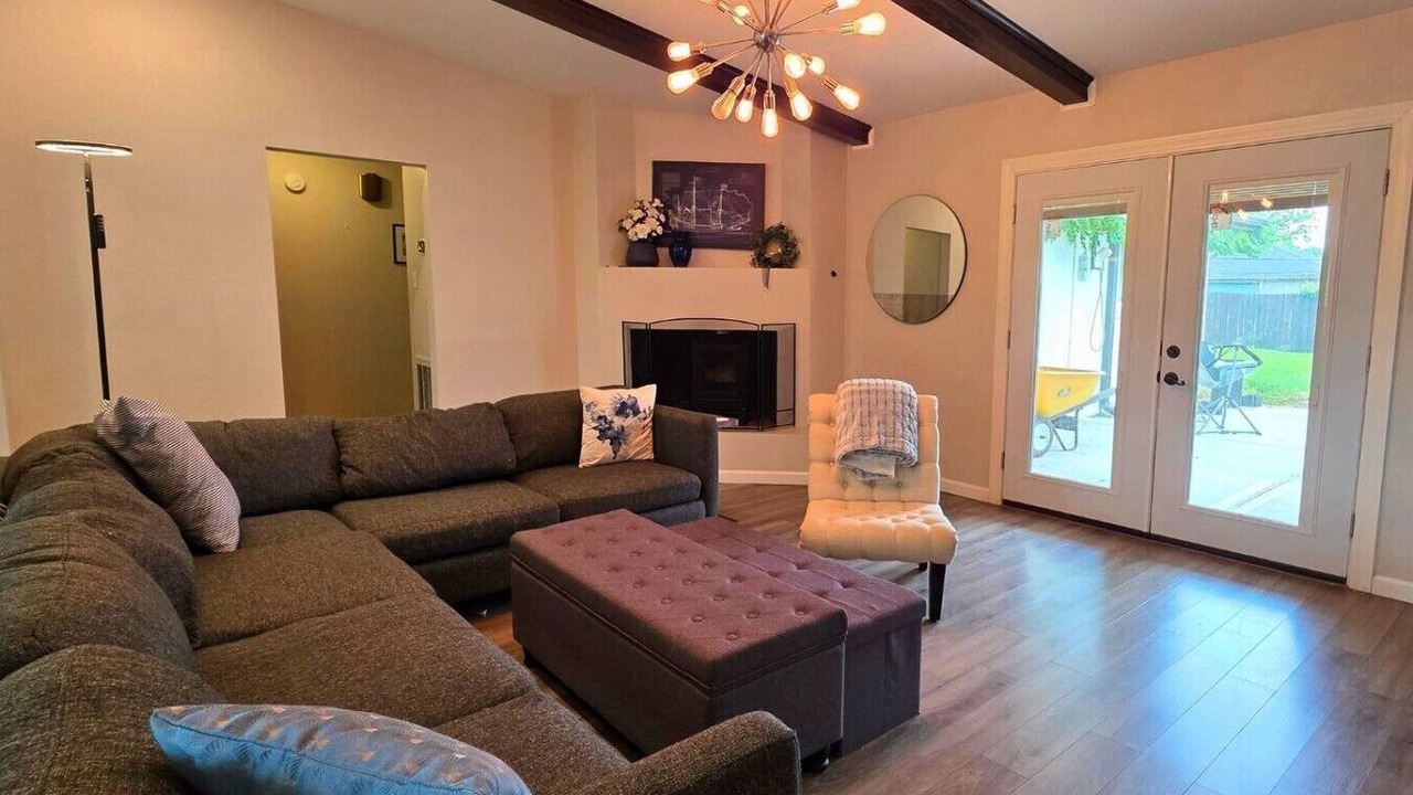 Photo of Livingroom in Nassau Bay