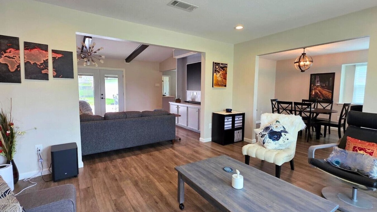 Photo of Livingroom in Nassau Bay
