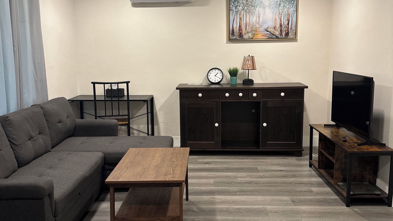 Photo of Livingroom in Mid Central