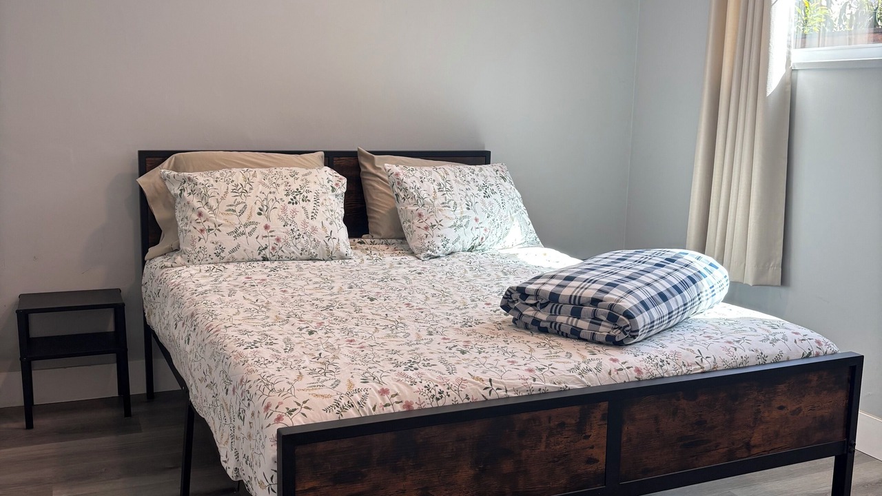 Photo of Bedroom in Mid Central