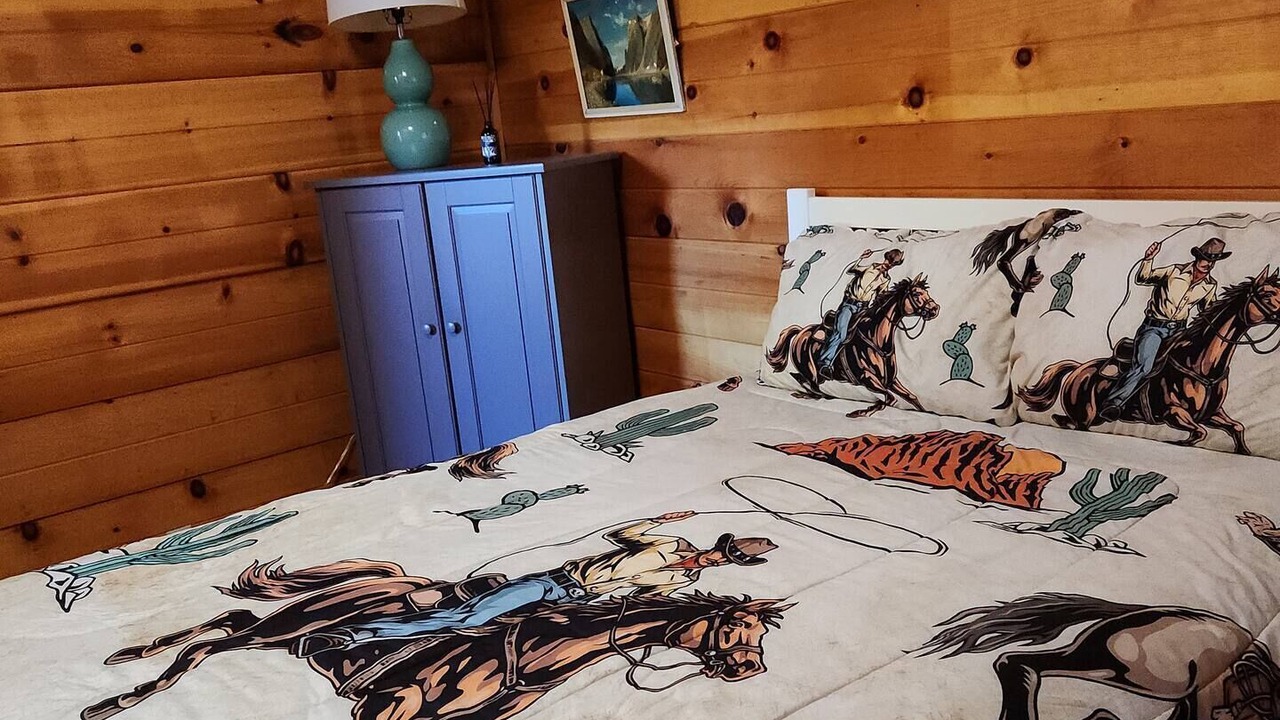 Photo of Bedroom in California Hot Springs