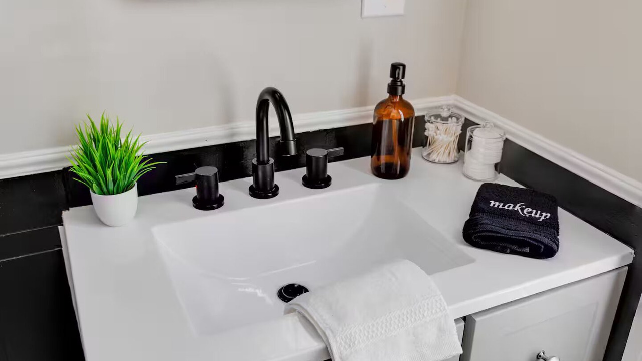 Photo of Bathroom in Monroe Ward