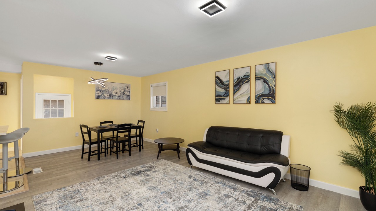 Photo of Livingroom in Redford
