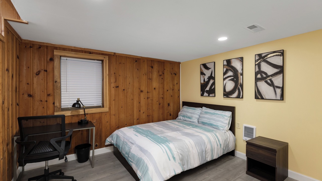 Photo of Bedroom in Redford
