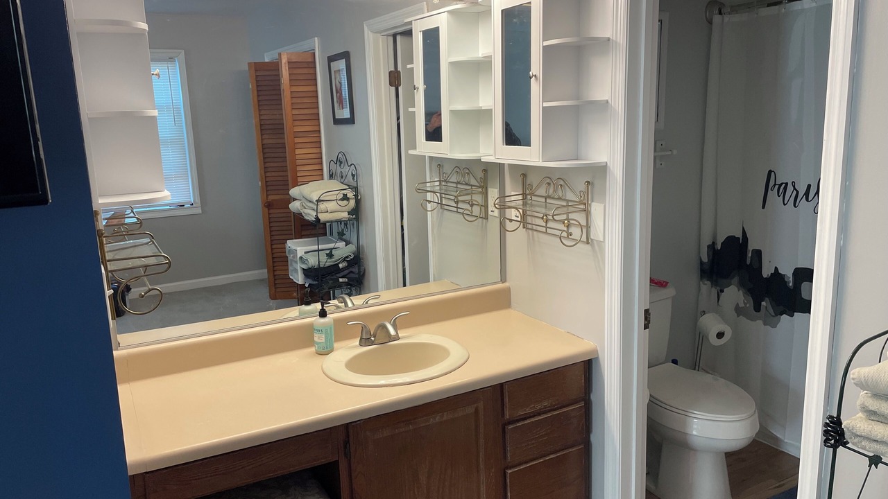 Photo of Bathroom in Peach Orchard