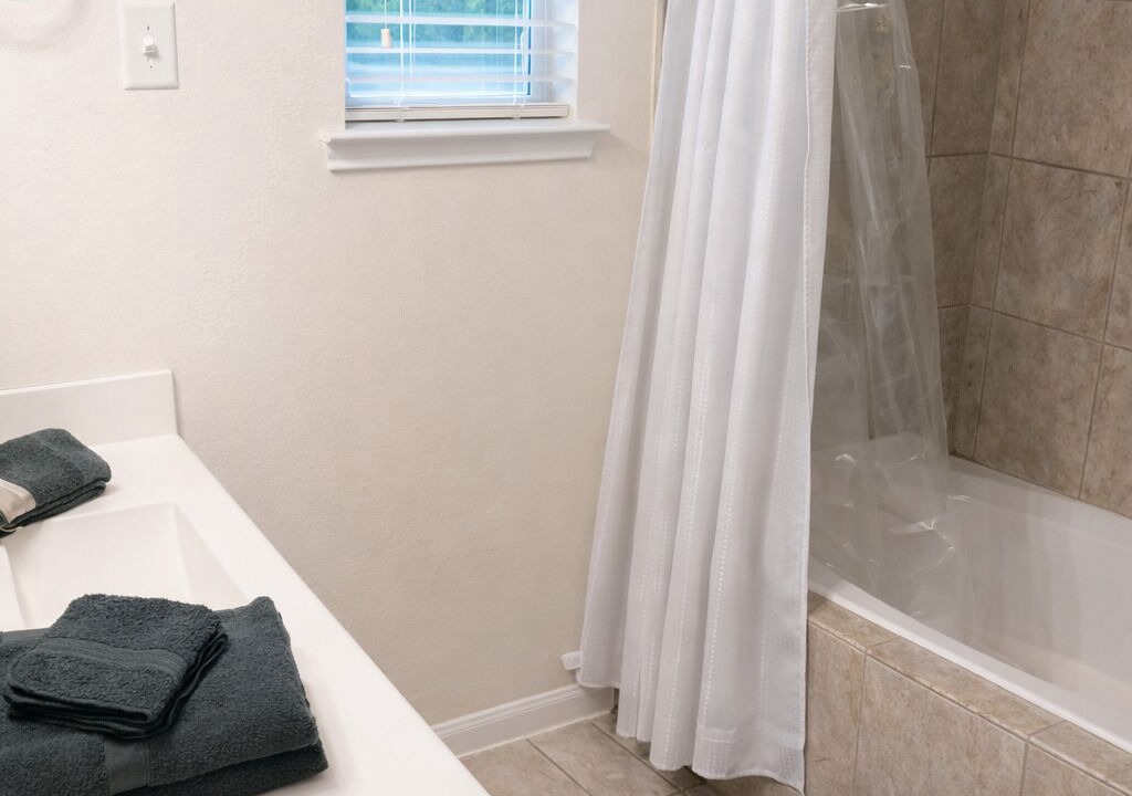 Photo of Bathroom in FM 1960