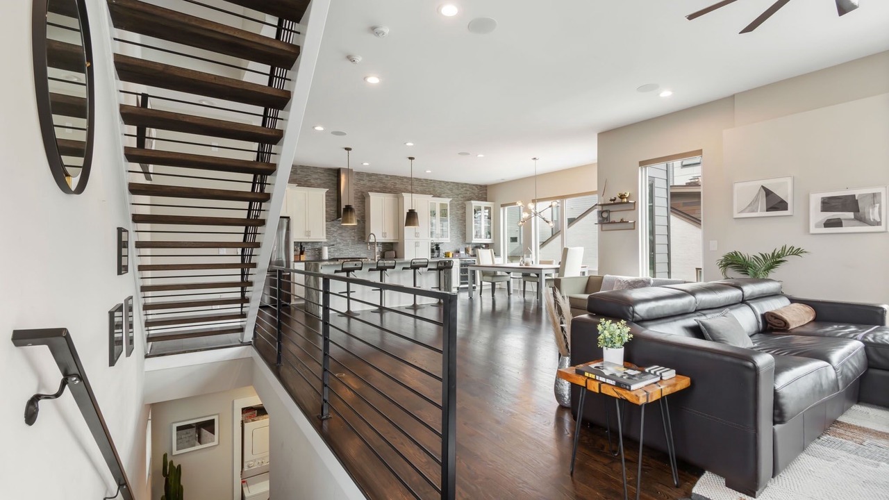 Photo of Livingroom in Third Ward